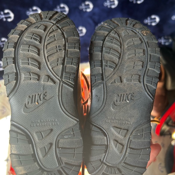 Nike Manola wheat boot boy Sz 7c Excellent Condition With Box - Picture 5 of 5